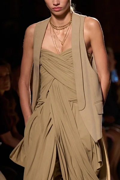 Look 96